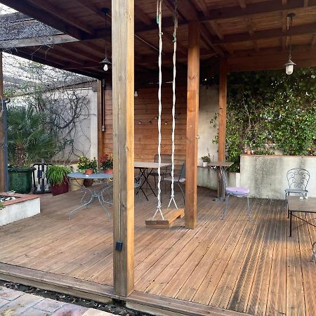 Maison Chaleureuse Avec Grande Terrasse نيم المظهر الخارجي الصورة