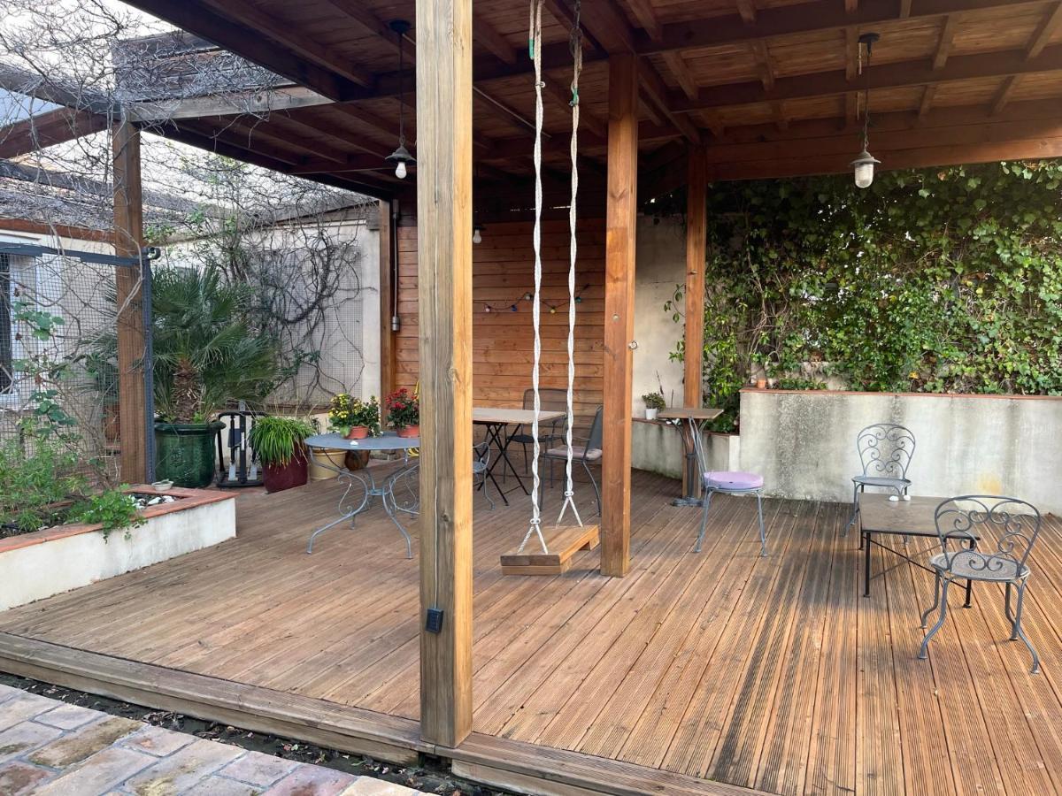 Maison Chaleureuse Avec Grande Terrasse نيم المظهر الخارجي الصورة